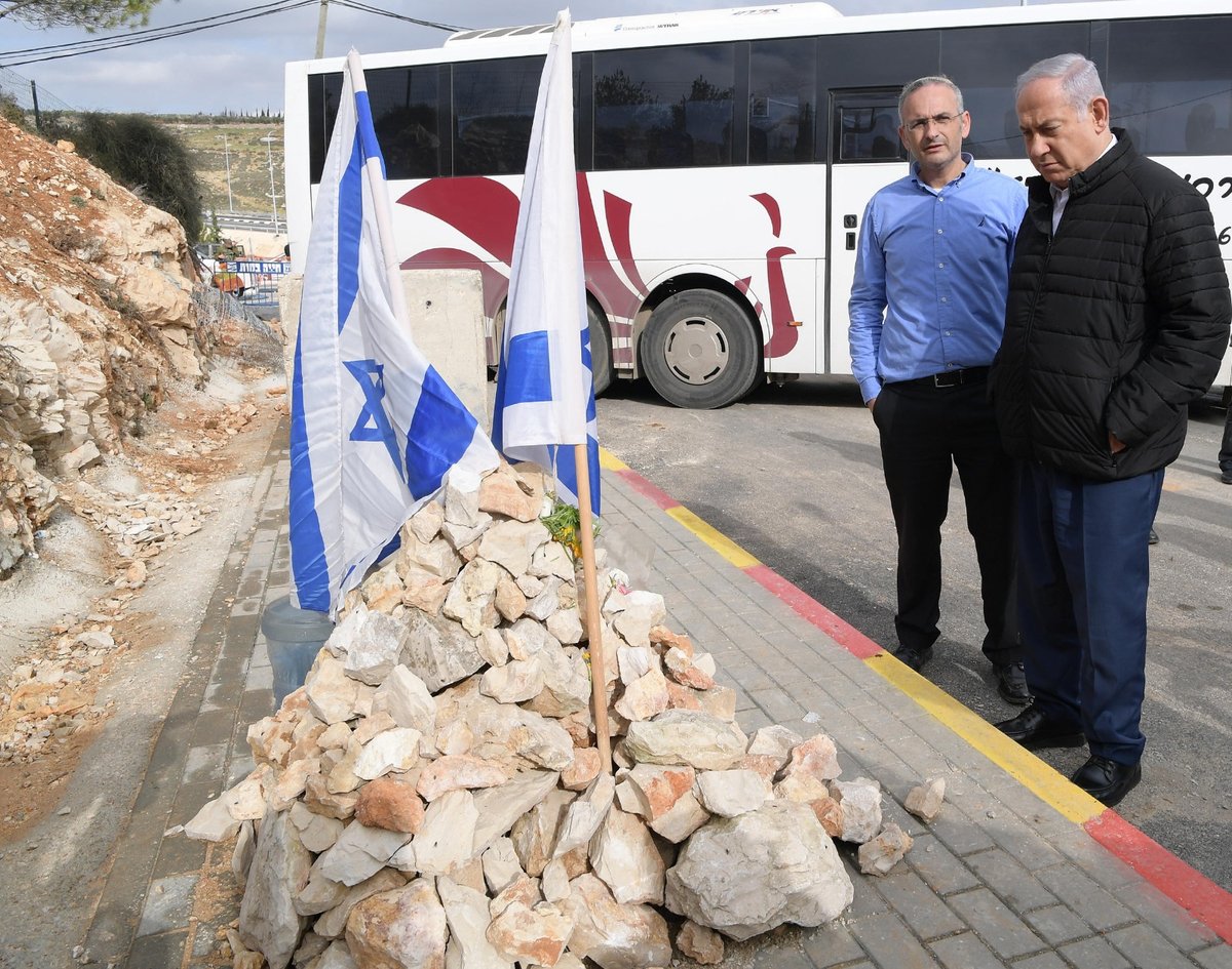 נתניהו במקום הפיגוע: "נמצא גם את הרוצח הזה"