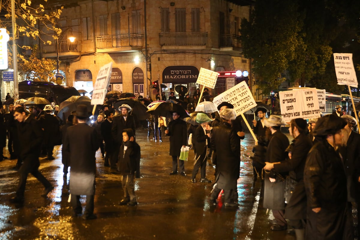 חרדים קיצונים חסמו את מרכז ירושלים • צפו