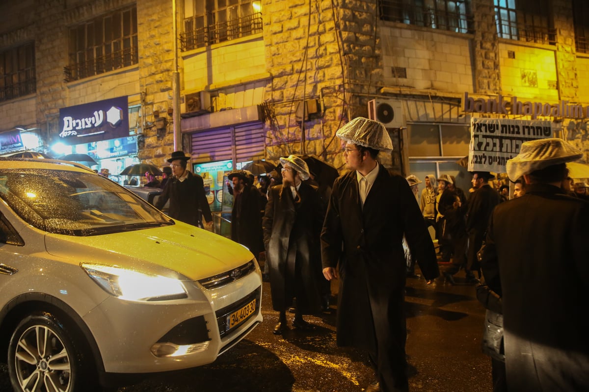 חרדים קיצונים חסמו את מרכז ירושלים • צפו