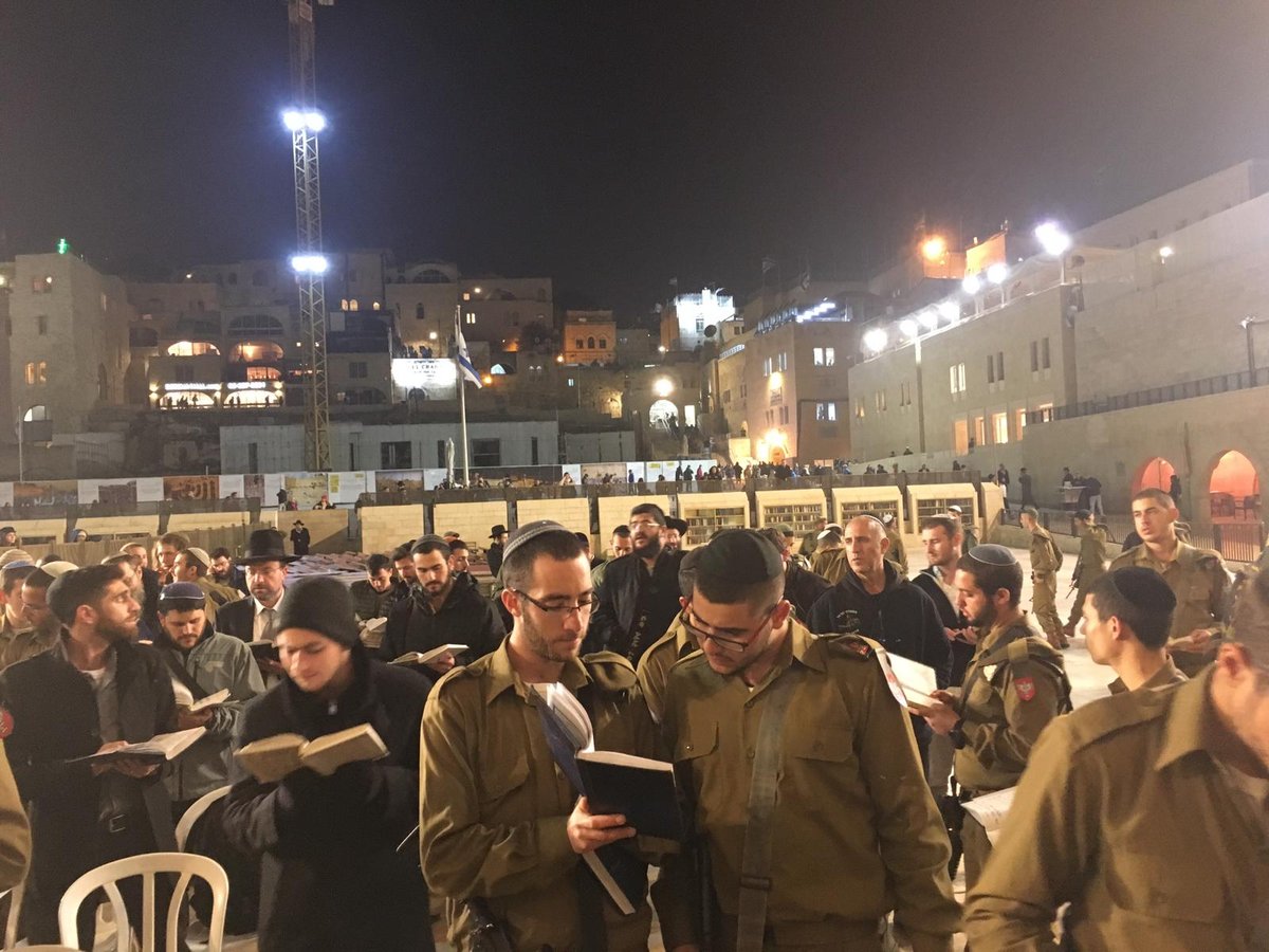 חיילי ה'נח"ל החרדי' התפללו לשלום חברם