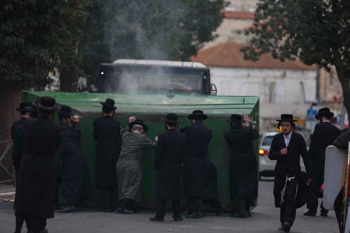 באמצע ההפגנות הגיעה הבשורה: גופת הפעוט לא תנותח