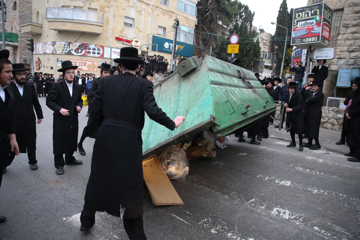 באמצע ההפגנות הגיעה הבשורה: גופת הפעוט לא תנותח