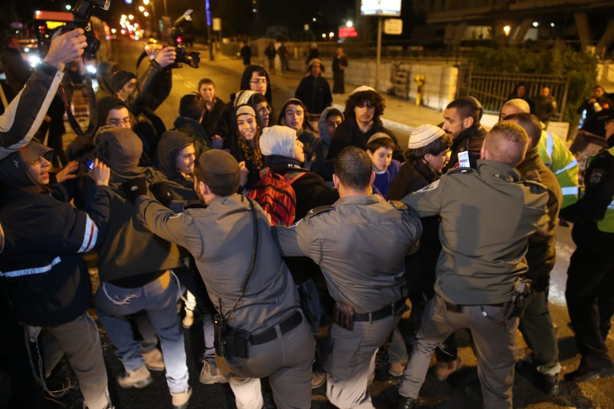 עימותים בין מפגינים לשוטרים בסמוך לבית ראש הממשלה