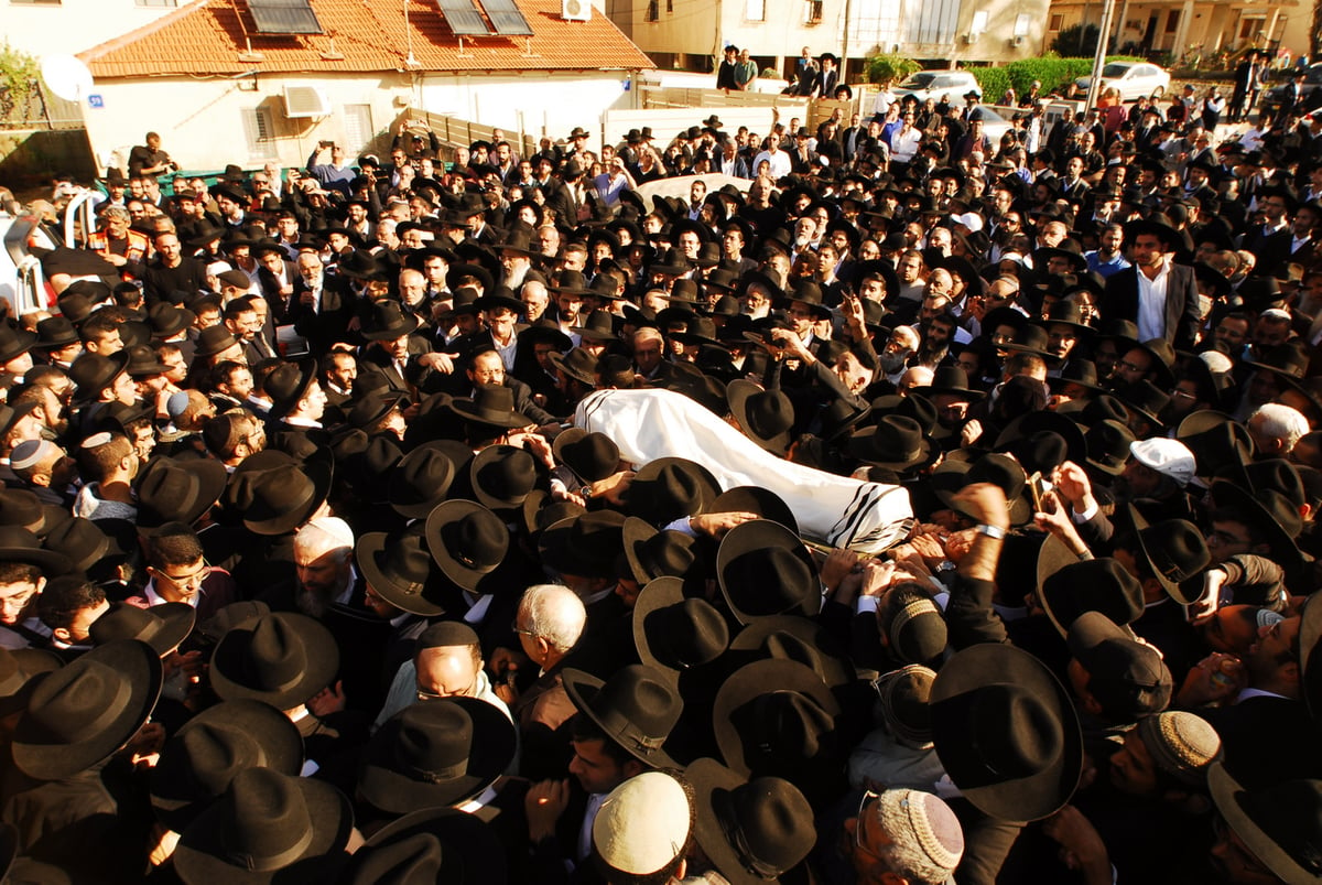 הלווית הגאון רבי עזריה בסיס זצ"ל. תיעוד