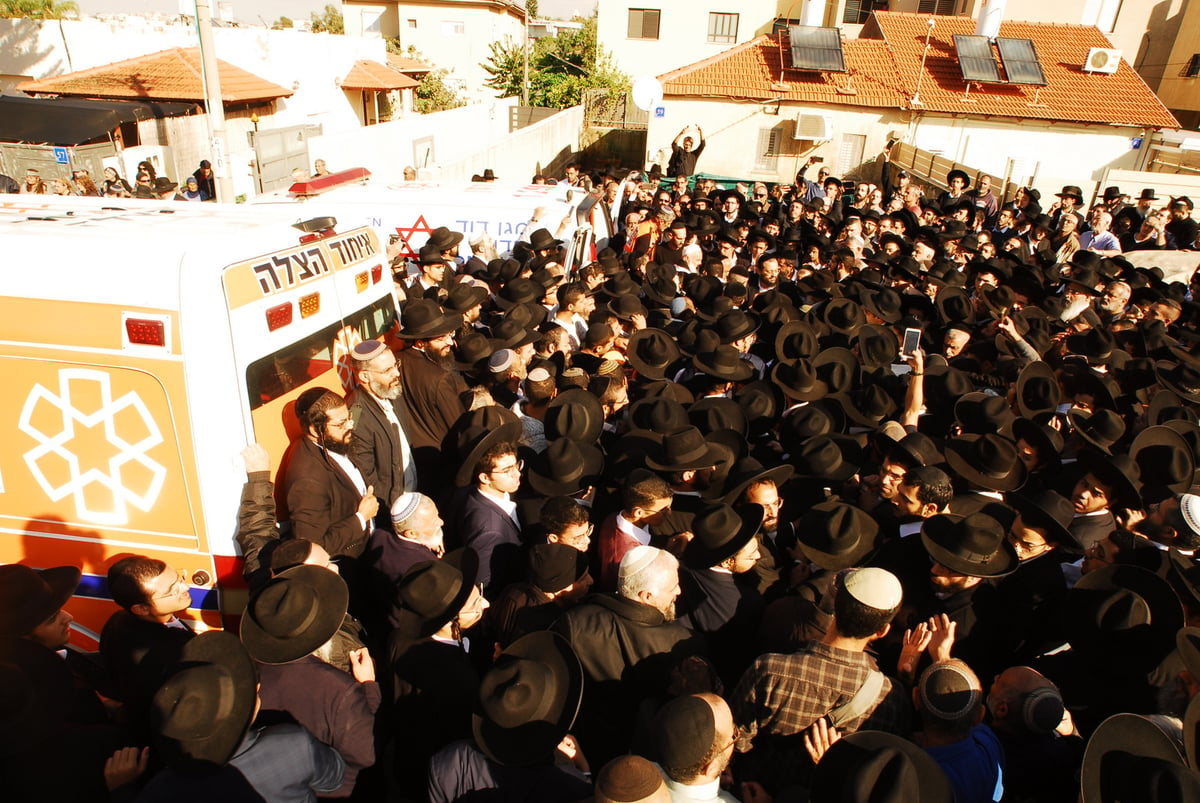 הלווית הגאון רבי עזריה בסיס זצ"ל. תיעוד