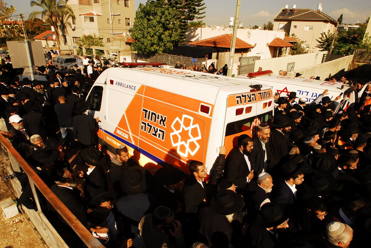 הלווית הגאון רבי עזריה בסיס זצ"ל. תיעוד