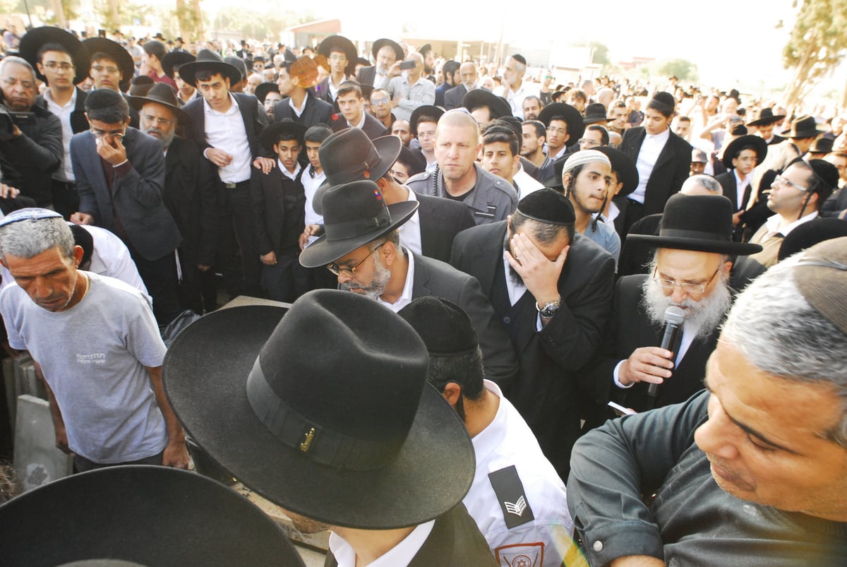 הלווית הגאון רבי עזריה בסיס זצ"ל. תיעוד