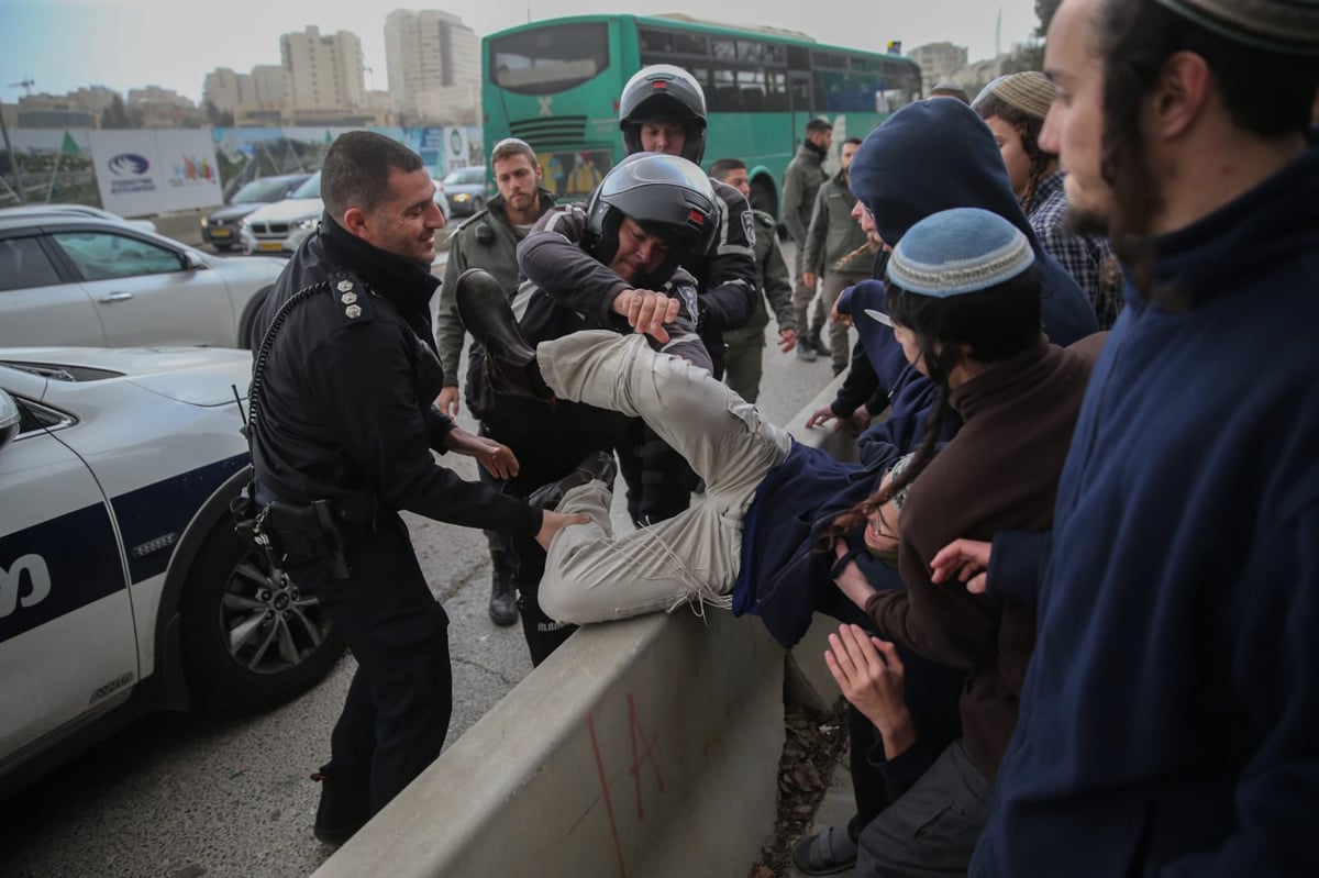 תיעוד: פעילי ימין הפגינו נגד מעצר החשודים