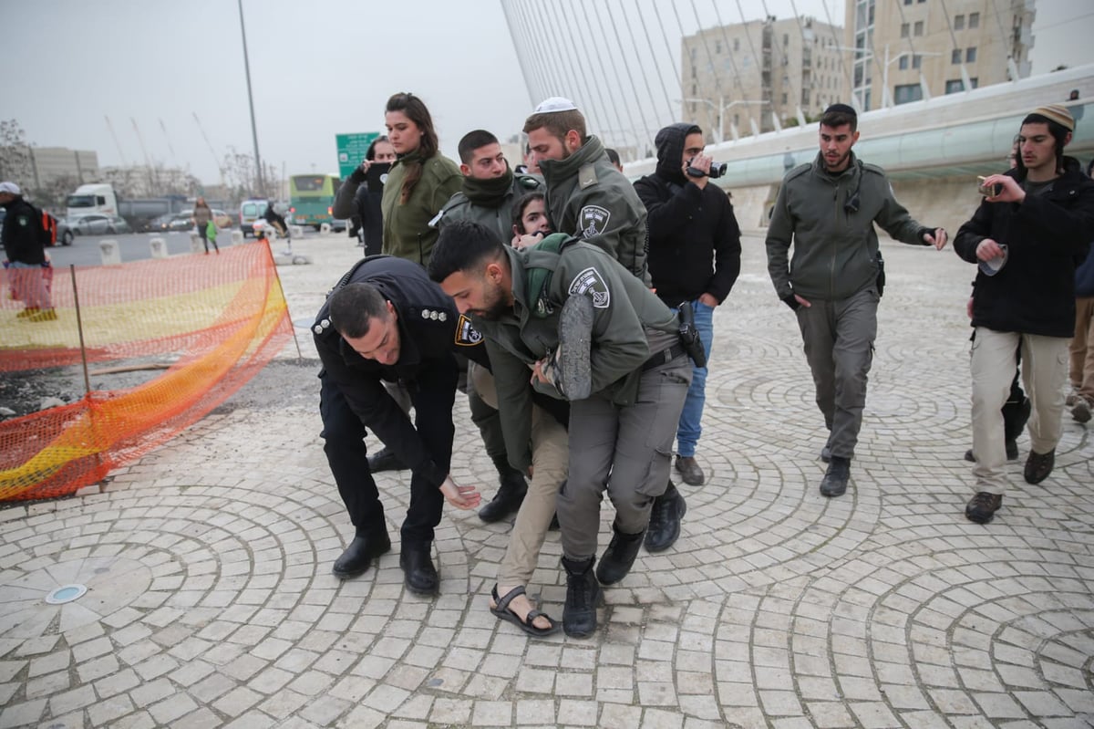 תיעוד: פעילי ימין הפגינו נגד מעצר החשודים