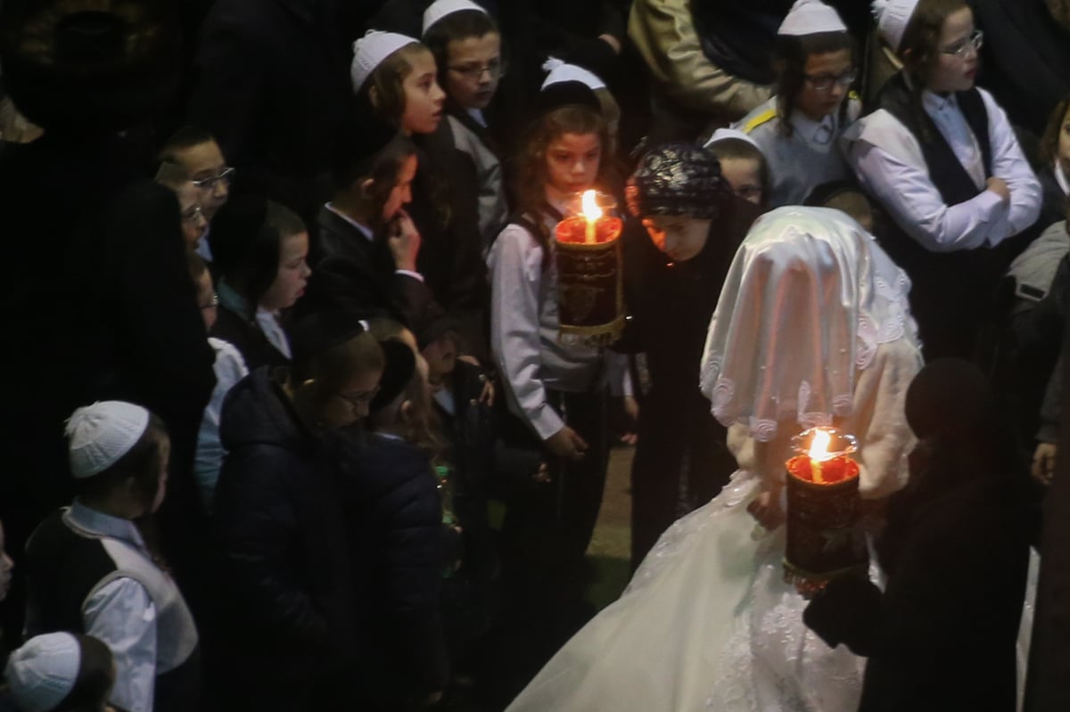 חתונת נכד האדמו"ר מתולדות אהרן • גלריה