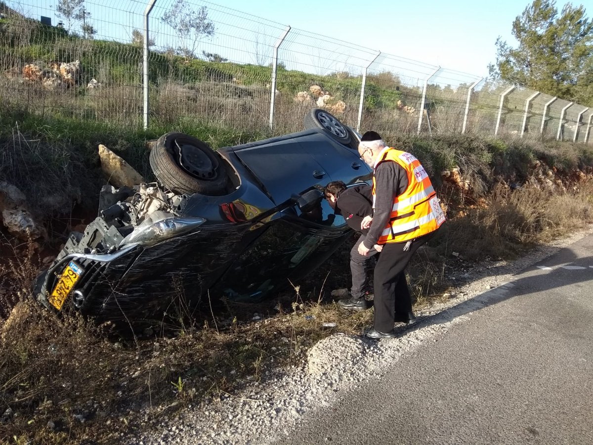 תושב ביתר עילית התהפך עם רכבו ונפצע קל