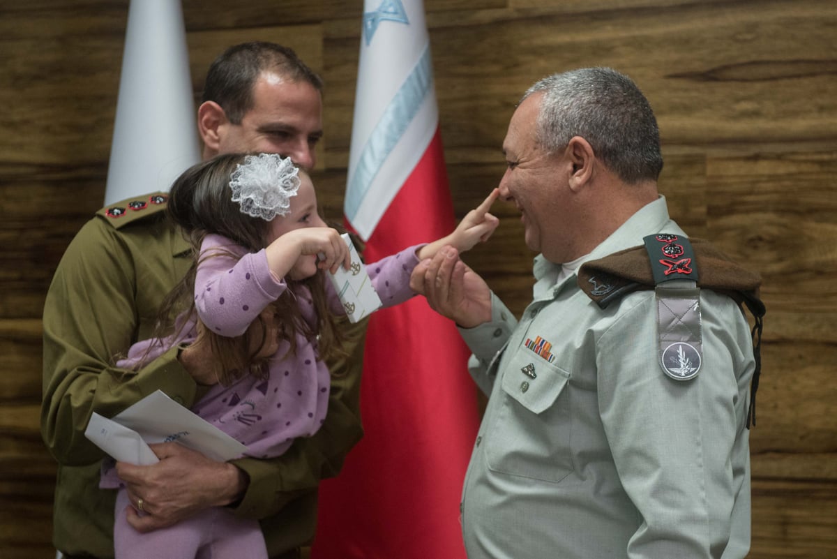 הרמטכ"ל במהלך טקס הענקת מינויים ודרגות למשרתי מילואים