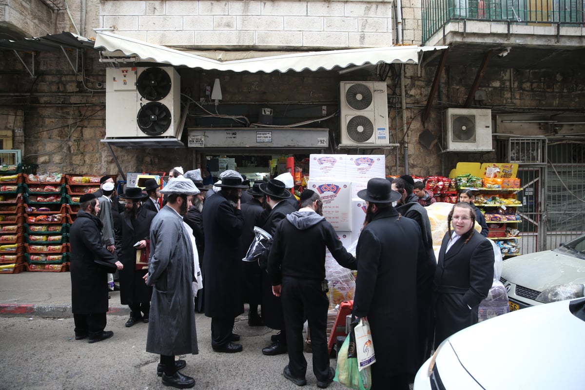 ענישה קולקטיבית? כך נראית פשיטה סוערת במאה שערים