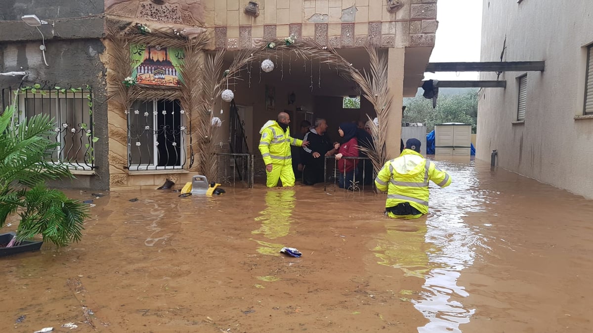 נלכדו בהצפות העזות וזכו לחילוץ משטרתי