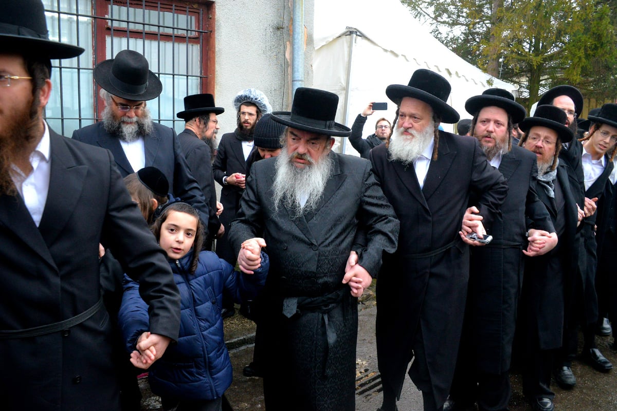 המסע המרגש של האדמו"ר והילד היתום