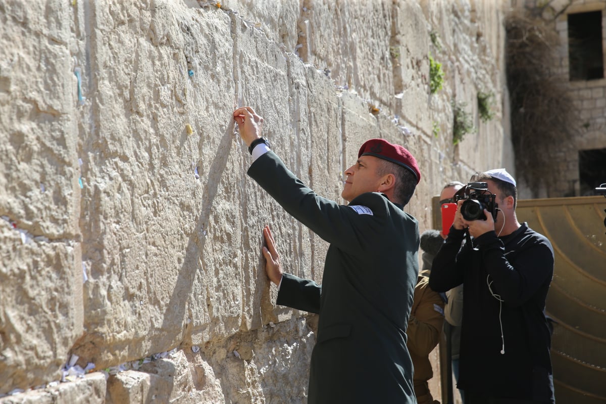 זה שיוצא וזה שנכנס: הרמטכ"לים בכותל • תיעוד