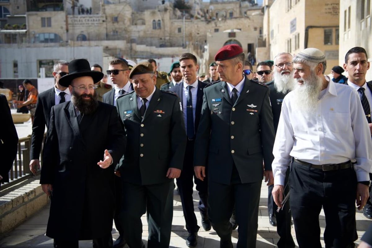 קבלת הפנים בקריה לרב-אלוף אביב כוכבי • צפו