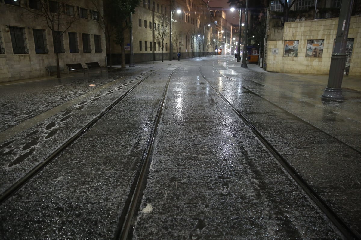 השלג כבר הגיע לירושלים - וחסם את הדרכים לביתר עילית