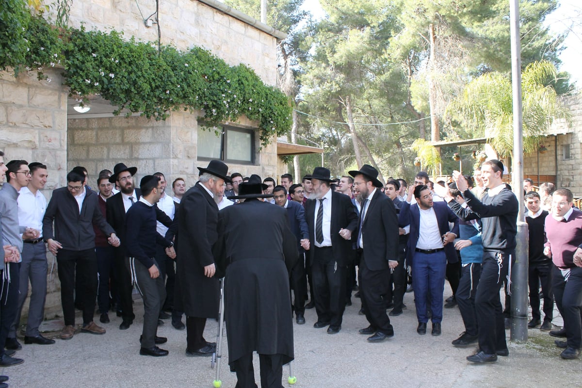 איתרי; ראש הישיבה חזר למסור שיעור • תיעוד