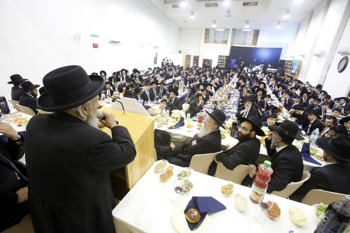 בישיבת 'באר יצחק' חגגו חנוכת הבית • צפו