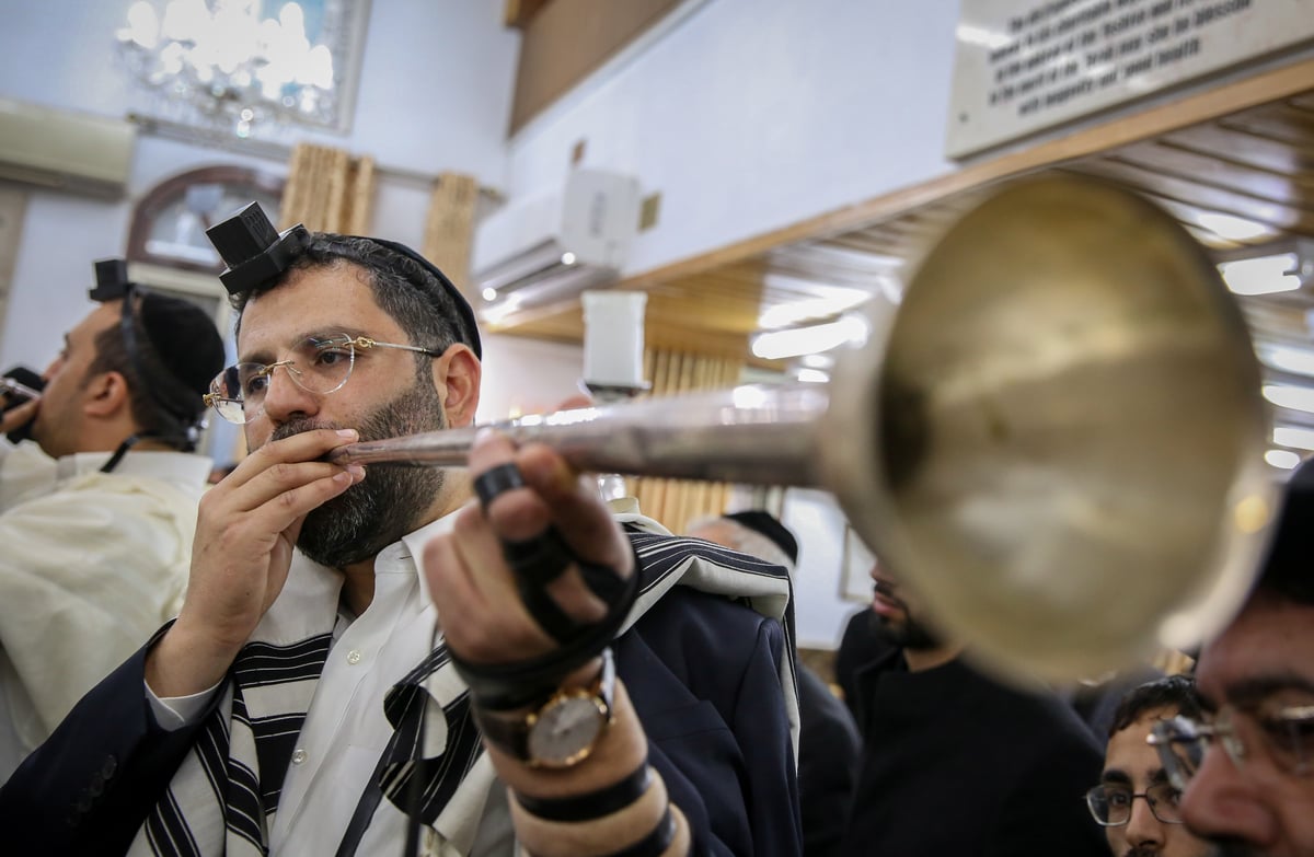 עם חצוצרות: שובבי"ם עם הראשל"צ הגר"ש עמאר במירון