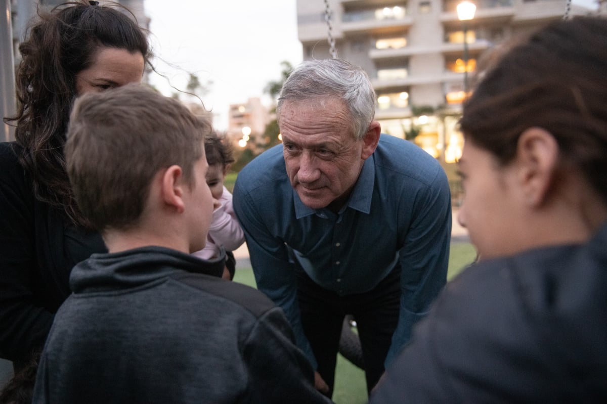 צפו: העקיצה של בני גנץ למשפחת נתניהו