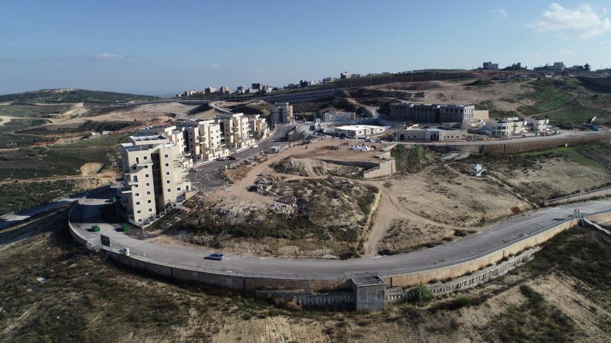 ילדי 'קריית בעלזא' נהנו מבוקר מושלג. צפו