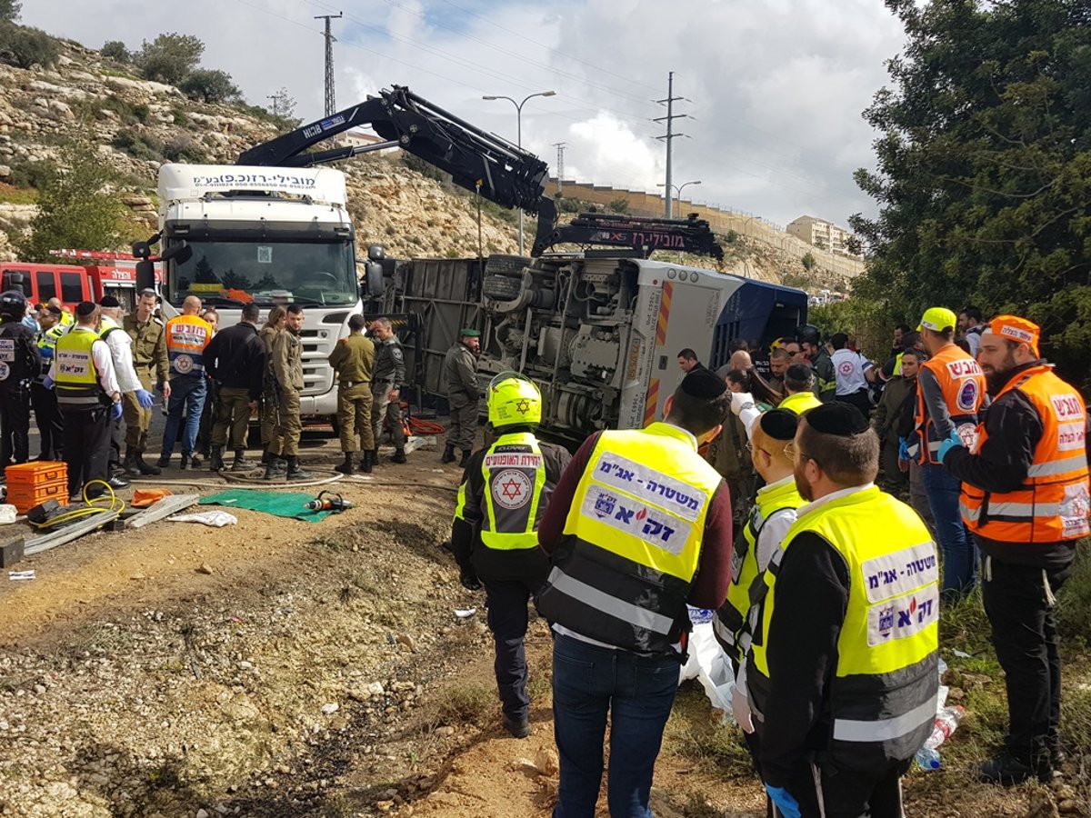 חומש, כובע ודם: תיעוד מתוך האוטובוס. צפו