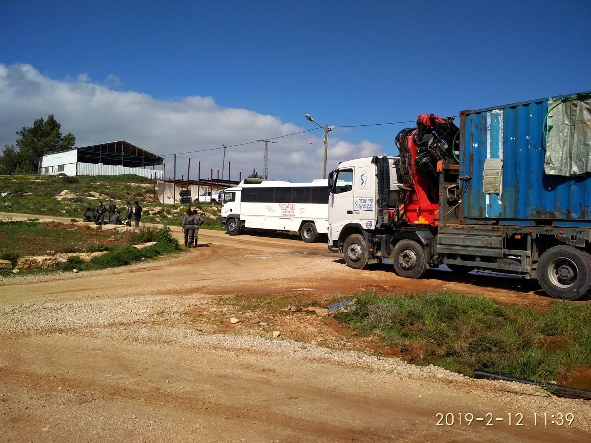 מבנים יבילים פונו בגבעות איתמר שבשומרון