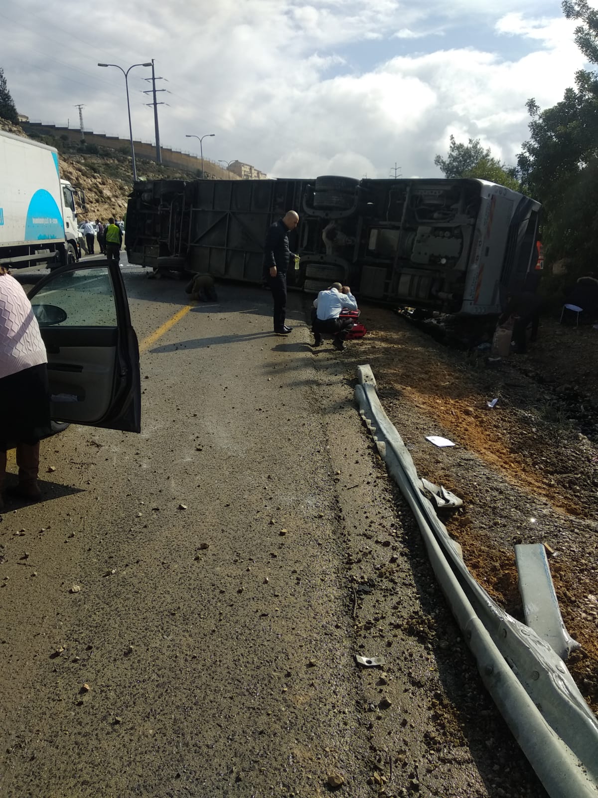 תמונה בלעדית: האוטובוס כמה שניות לאחר ההתהפכות