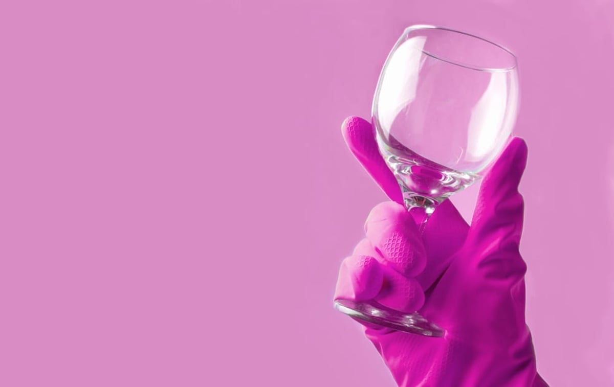 4 טעויות שאתם עלולים לעשות בהדחת כוסות יין