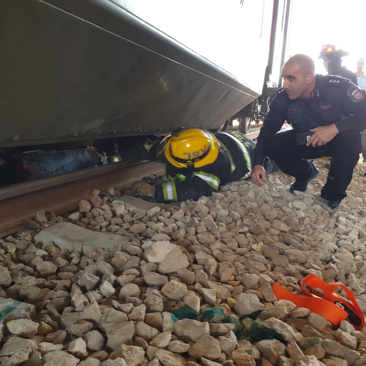 הולכת רגל נפגעה אנושות על פסי הרכבת