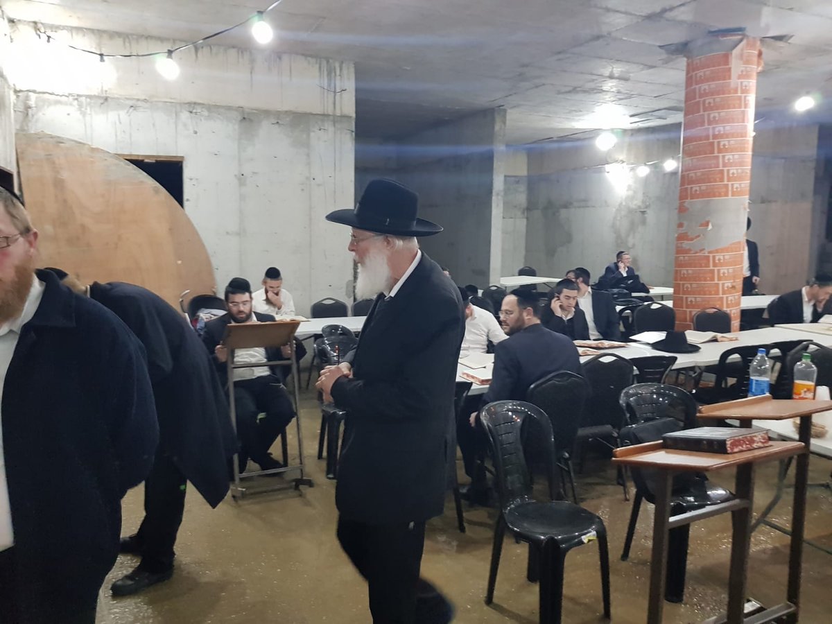 עימות חדש בב"ב: העירייה נגד בית הכנסת של מנחם כרמל