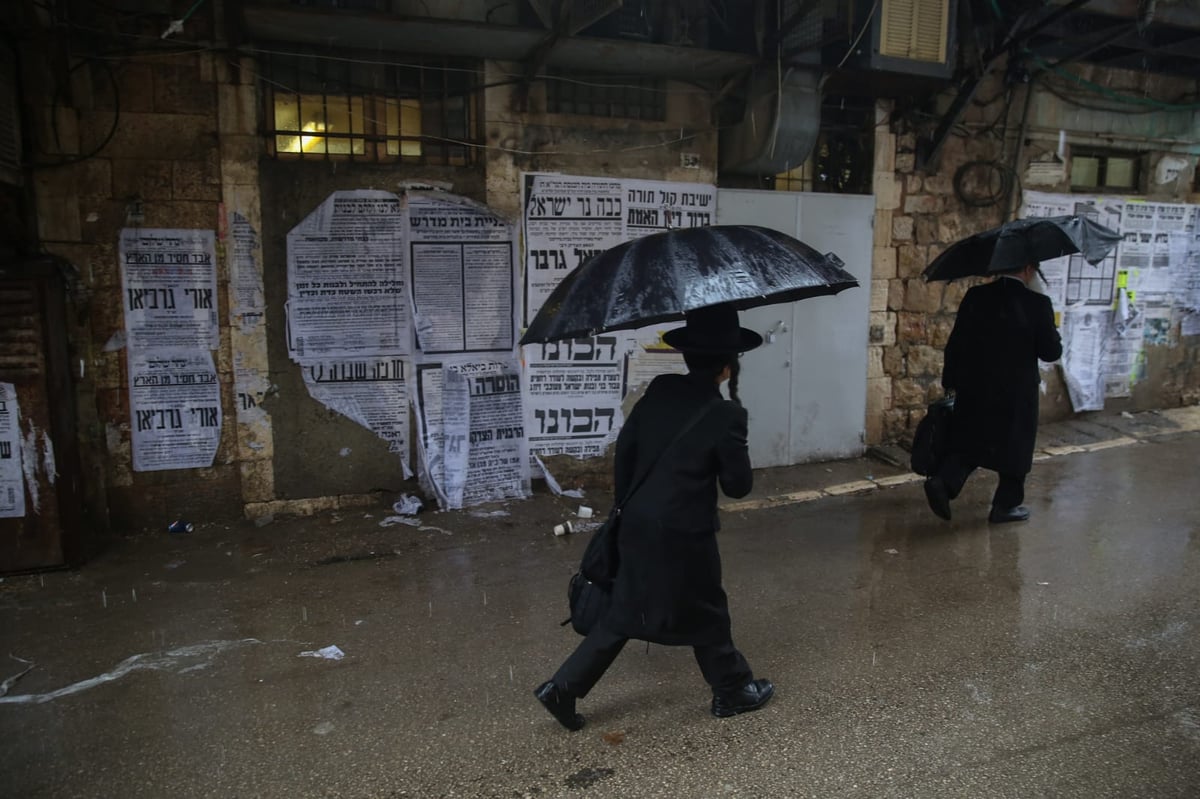 כך התמודדו במאה שערים עם הגשמים. צפו