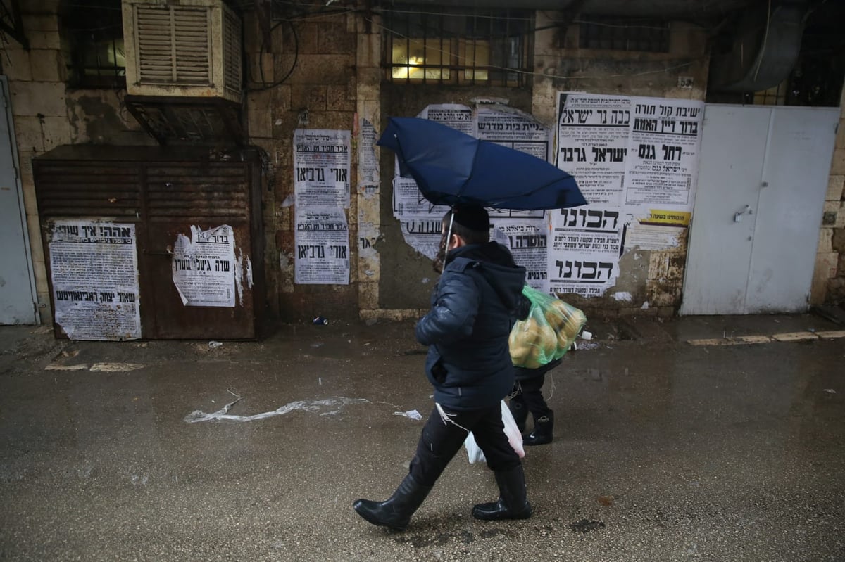 כך התמודדו במאה שערים עם הגשמים. צפו