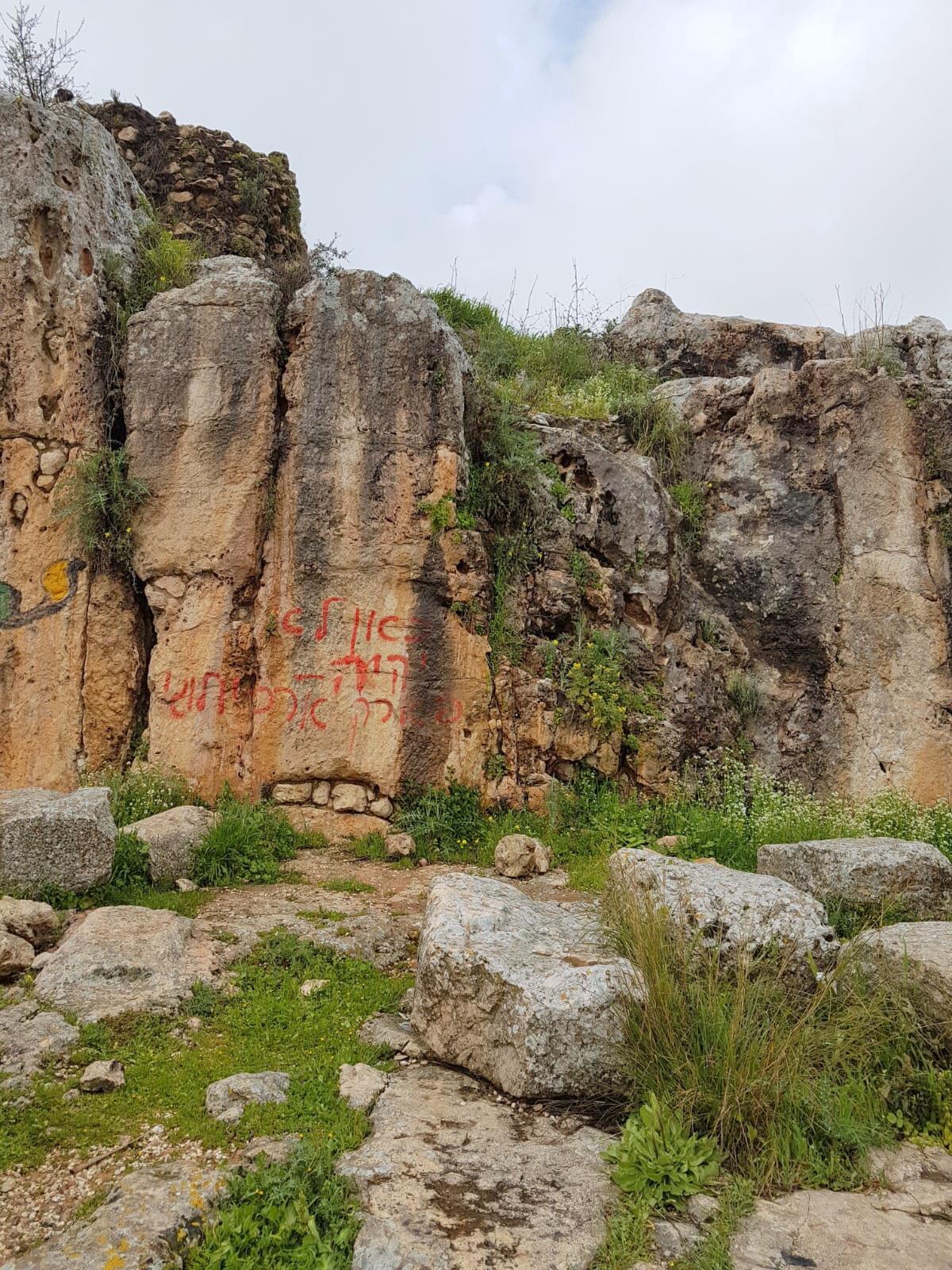 "ראו הוזהרתם": וונדליזם בבית הכנסת העתיק במירון