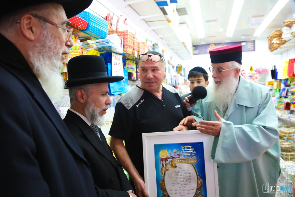 בטיילת בטבריה; הרבנים הפתיעו את ראש העיר רון קובי