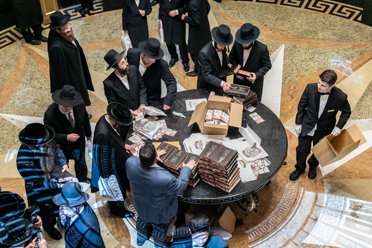 הבעלי בתים בסאטמר חגגו סיום חצי ש"ס