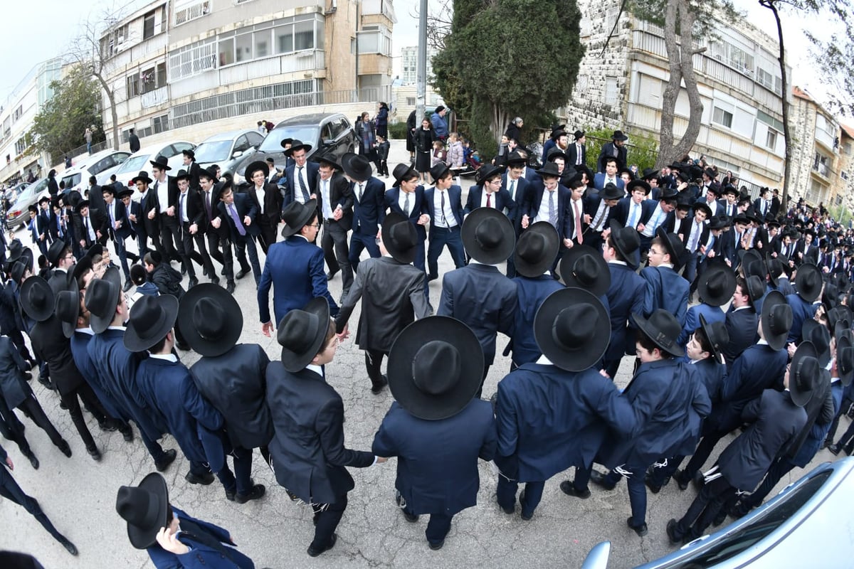 'קול תורה' חגגה 80; גדולי ישראל כתבו אות