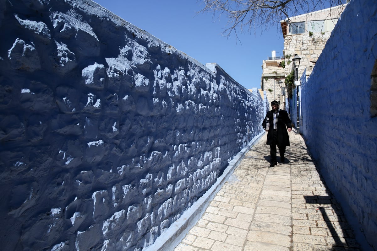 שישי, בעיר העתיקה בצפת: חיילים ונגנים