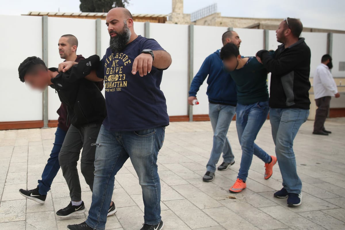 הר הבית: 10 חשודים נעצרו; החמאס קורא להתנגדות