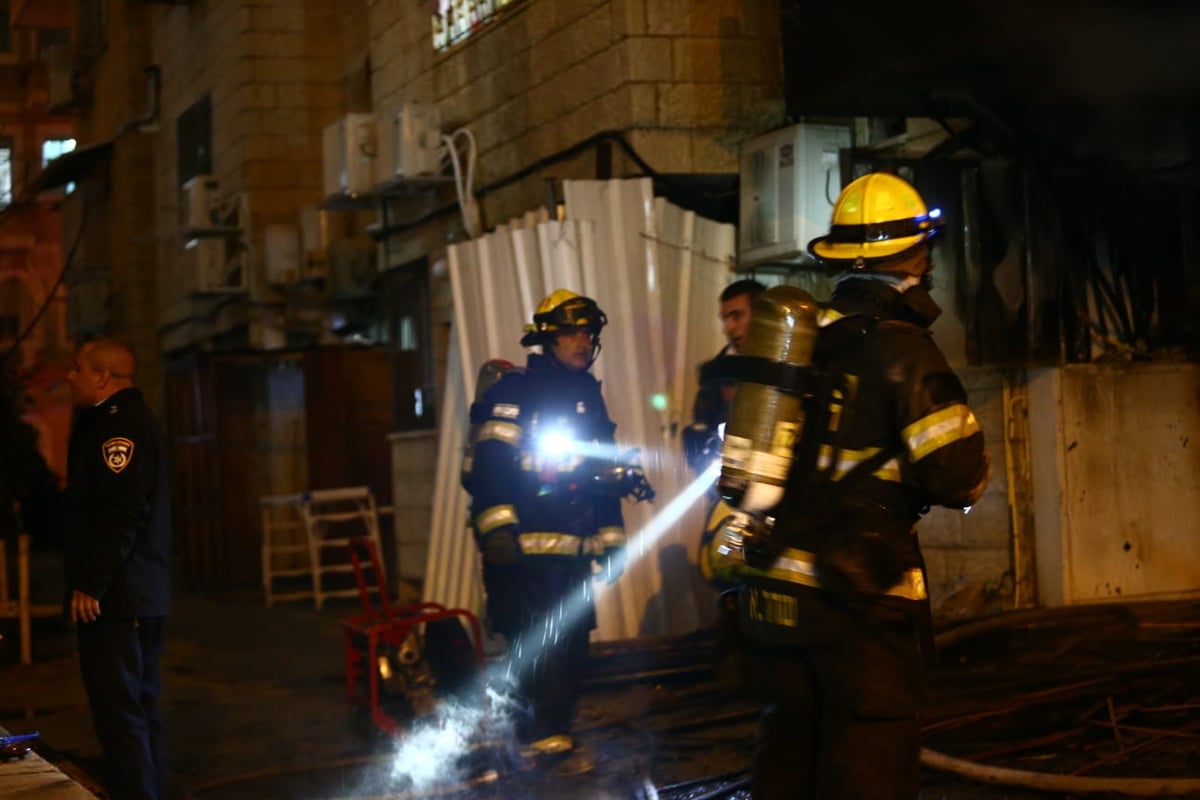 שריפה בבניין מגורים חרדי; הלכודים חולצו