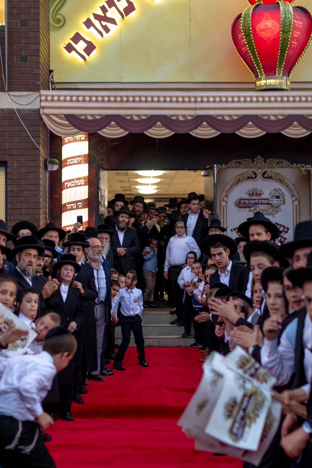 הגר"ש קאהן הוכתר, והקהילה חגגה • גלריה