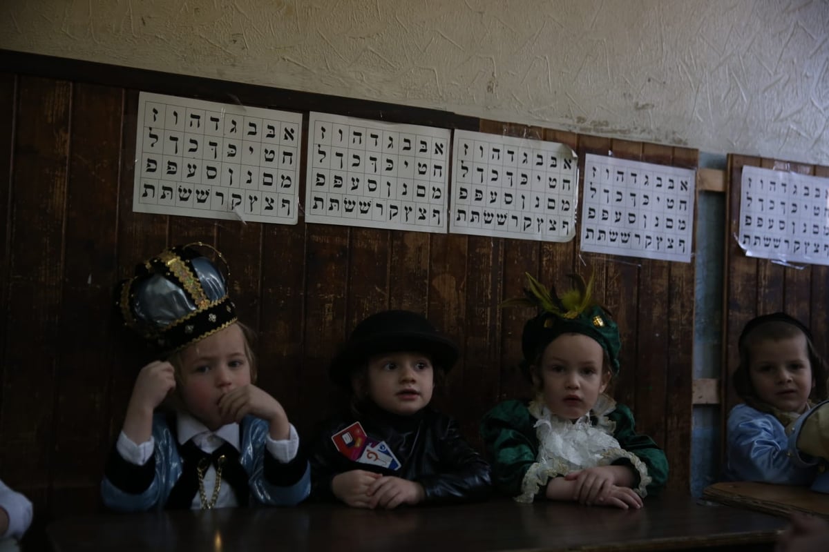 ילדי החיידרים התחפשו לכבוד פורים • גלריה