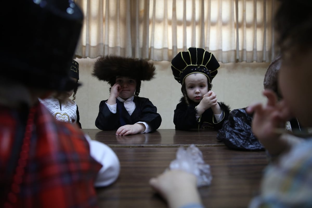 ילדי החיידרים התחפשו לכבוד פורים • גלריה