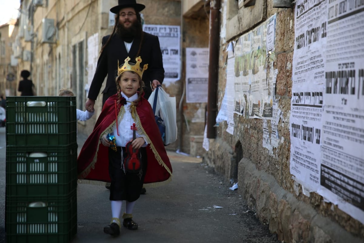 ילדי החיידרים התחפשו לכבוד פורים • גלריה