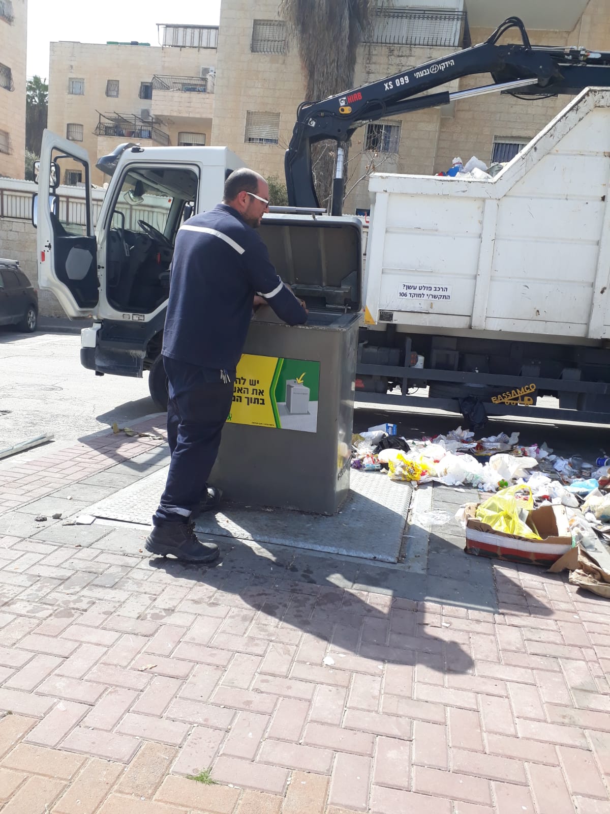 עובדי עירייה אתרו את שקית המזומנים בפח