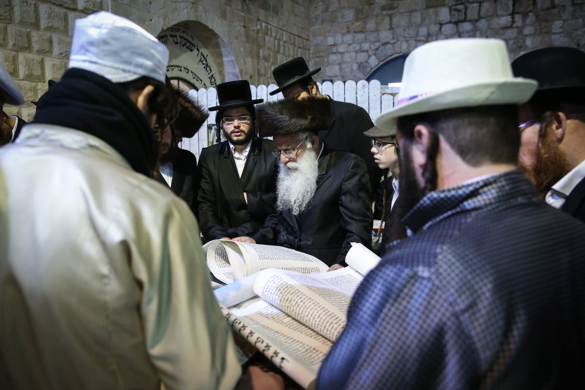 כך חוגגים את פורים בציון הרשב"י במירון