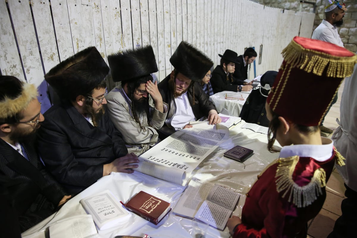 כך חוגגים את פורים בציון הרשב"י במירון