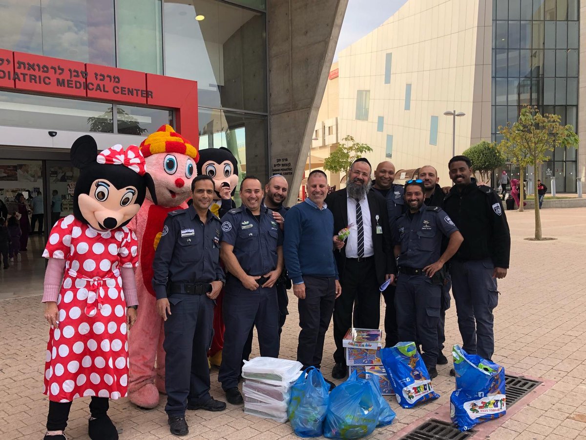 שמחת פורים בביה"ח 'סורוקה' ביוזמת הרב עוזיאל אדרי